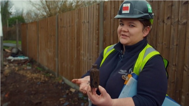 Historic advisor overseeing digging work